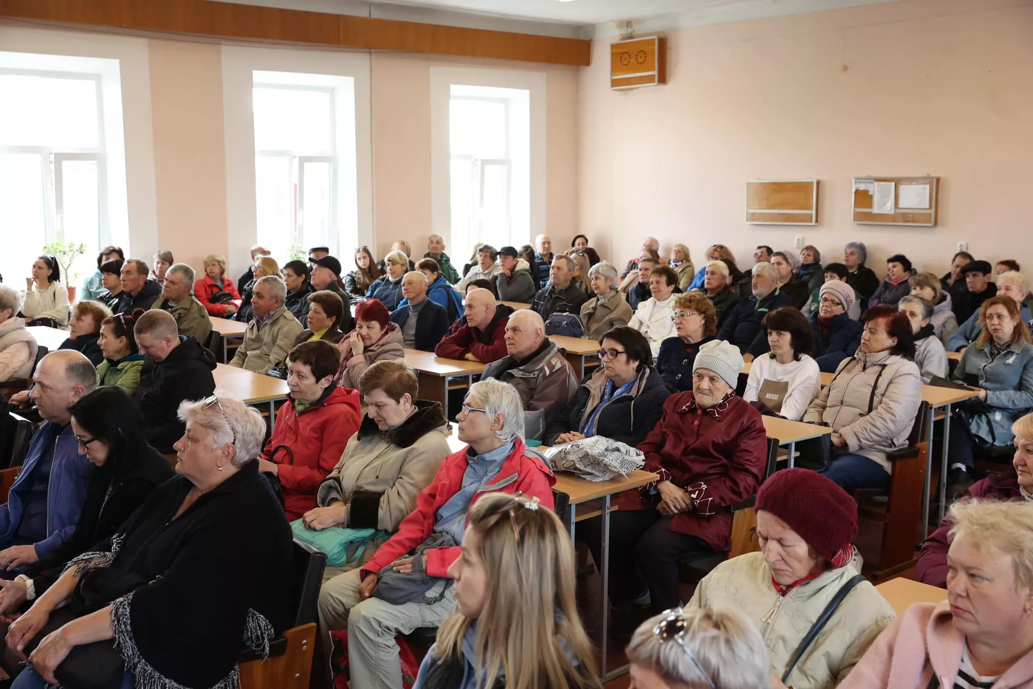 The authorities and displaced persons worked together to find solutions to the problems