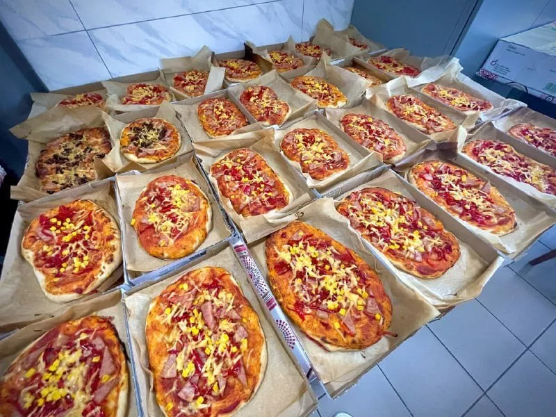 Піца для ППО: в Одесі жінки приготували понад 400 піц для захисників