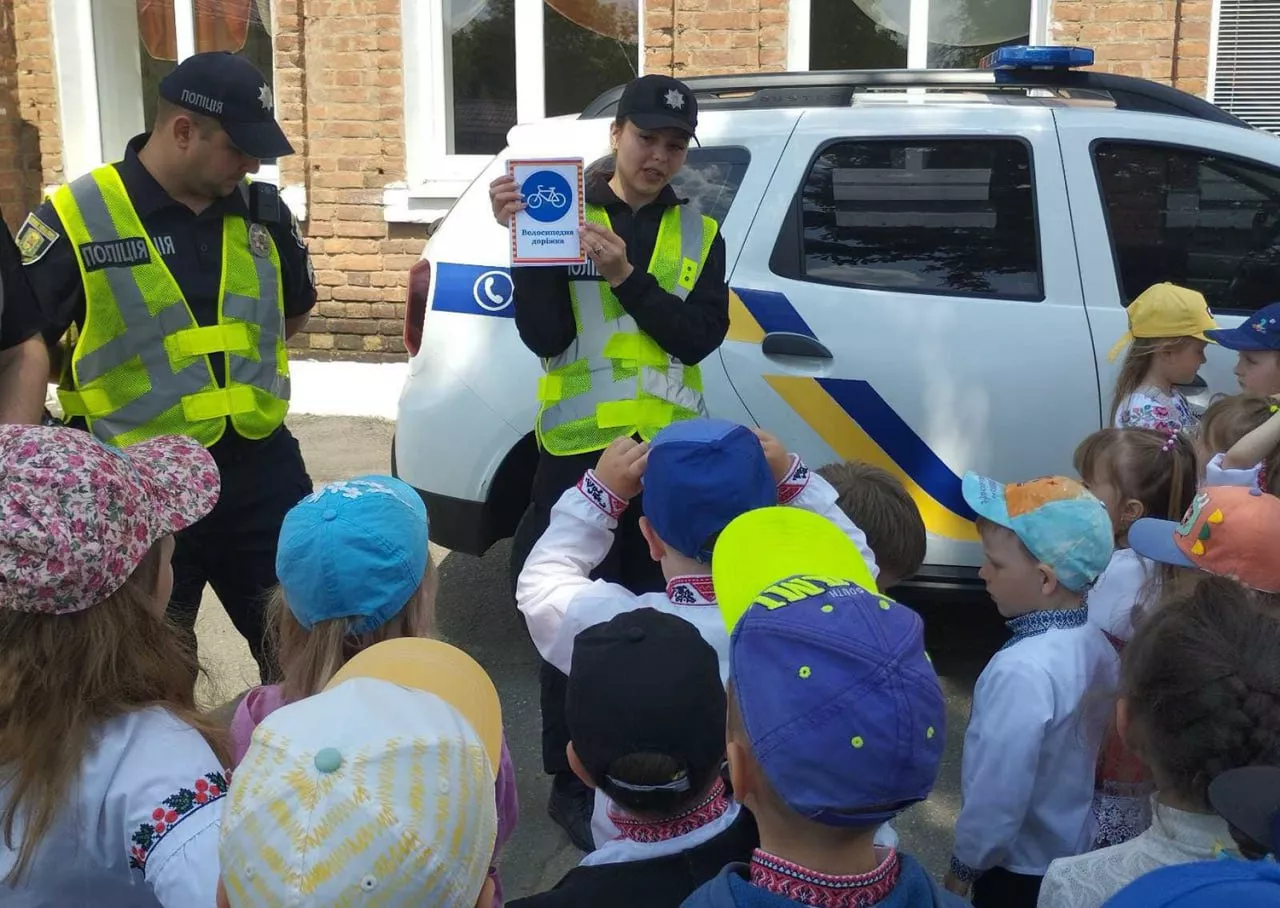 Поліцейські Полтавщини провели інтерактивні заняття для дошкільнят садочку та для старшокласників Лохвицької гімназії