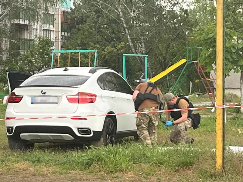 Unknown persons plant explosives under a car in Odesa region