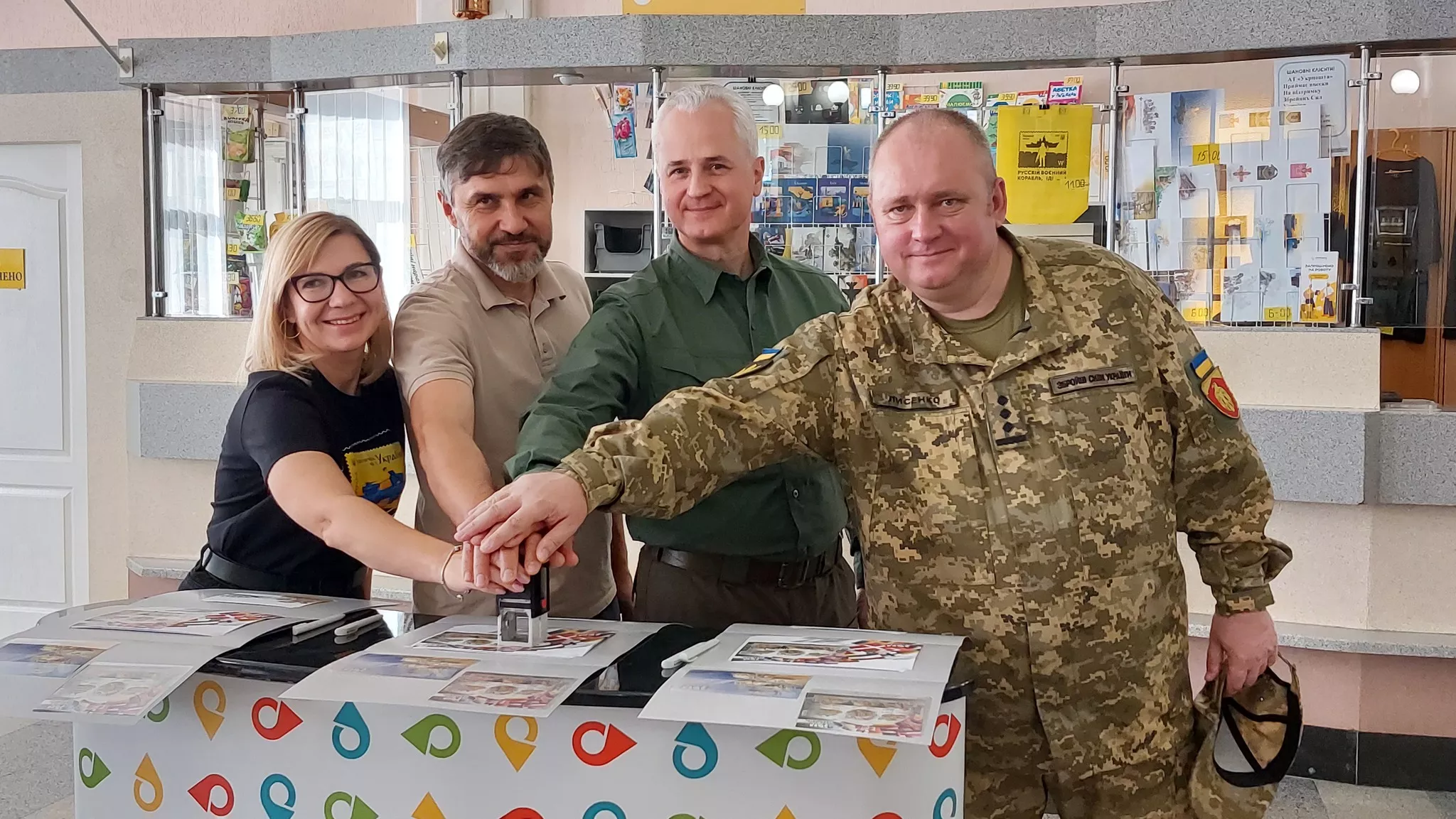 У Кропивницькому погасили поштову марку «Зброя Перемоги. Світ з Україною»