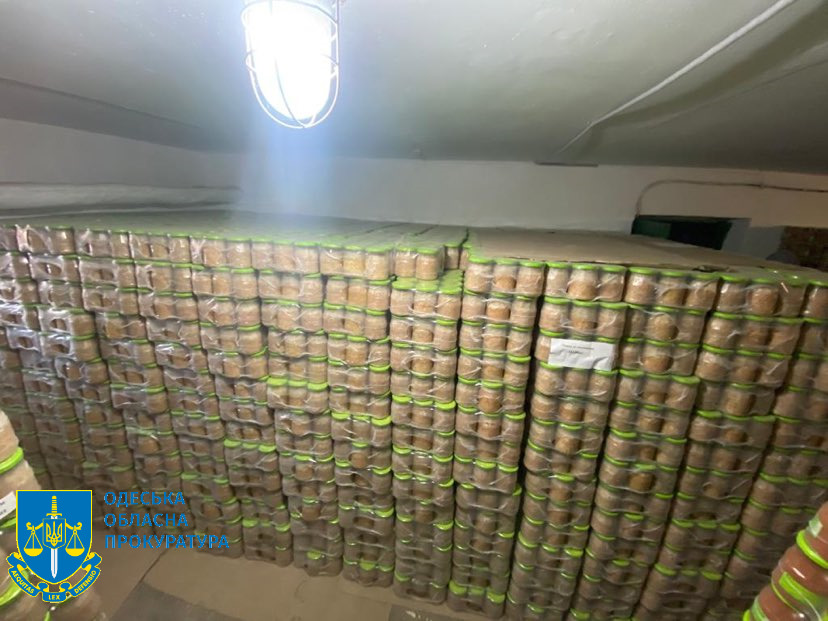 In Odesa, low-quality canned goods were purchased for the reserve for 1.3 million hryvnias