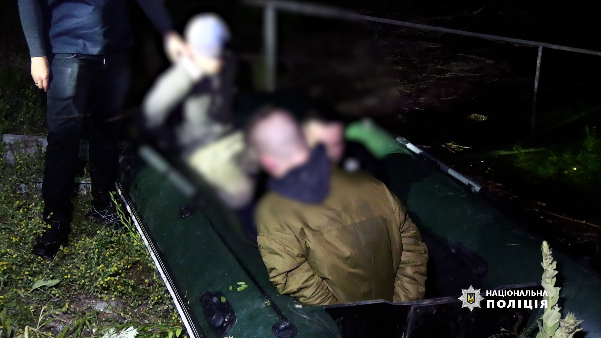На Вінниччині правоохоронці затримали зловмисників, які переправляли чоловіків через кордон на човні