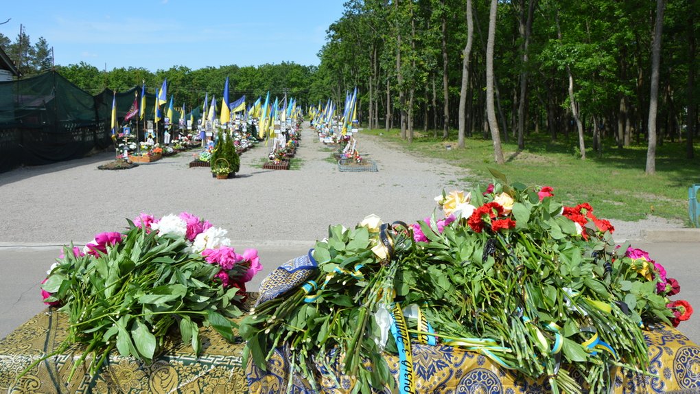 In Kropyvnytskyi, the Alley, where the defenders of Ukraine are buried, is being reconstructed and decorated in the same style