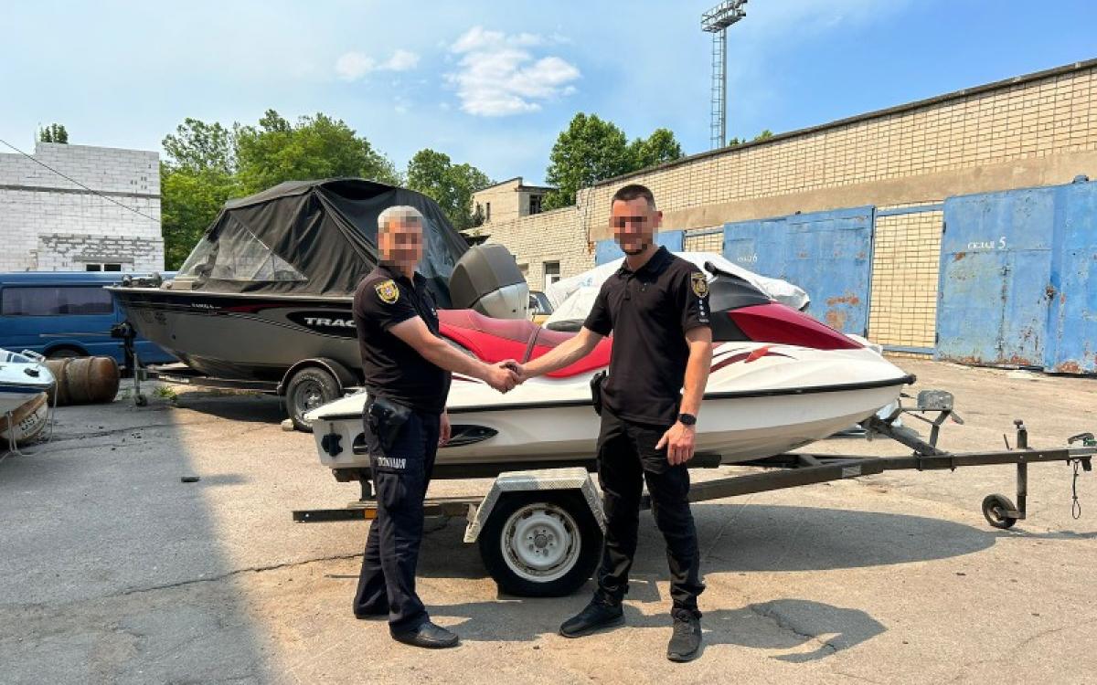Police officers from Odesa region purchased and handed over a jet ski to their colleagues from Kherson region, who will now be able to rescue people more effectively