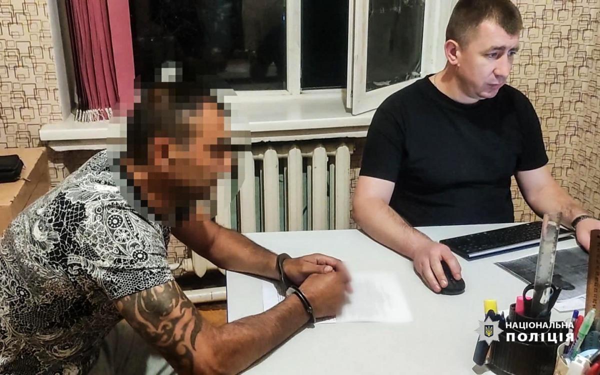 У Одеській області затримали двох чоловіків за грабіж 74-річної жінки