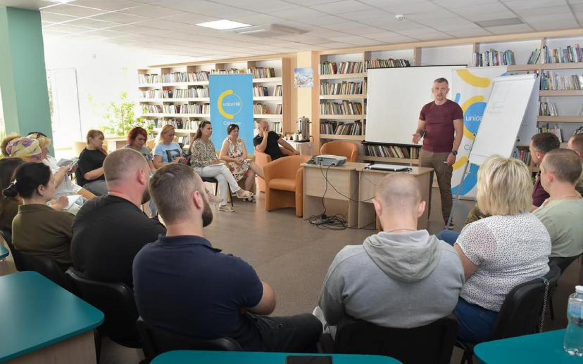 Crisis counselors are being trained in Kirovohrad Oblast to help children and their families in stressful situations