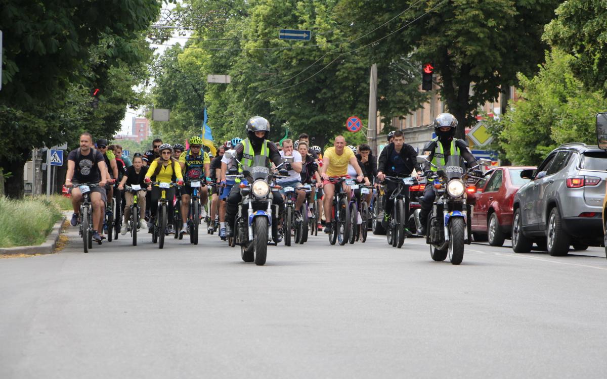 Held in Poltava A cycling day for several hundred bicycles: we traveled along the "ring" route and joined a charitable cause (PHOTO)