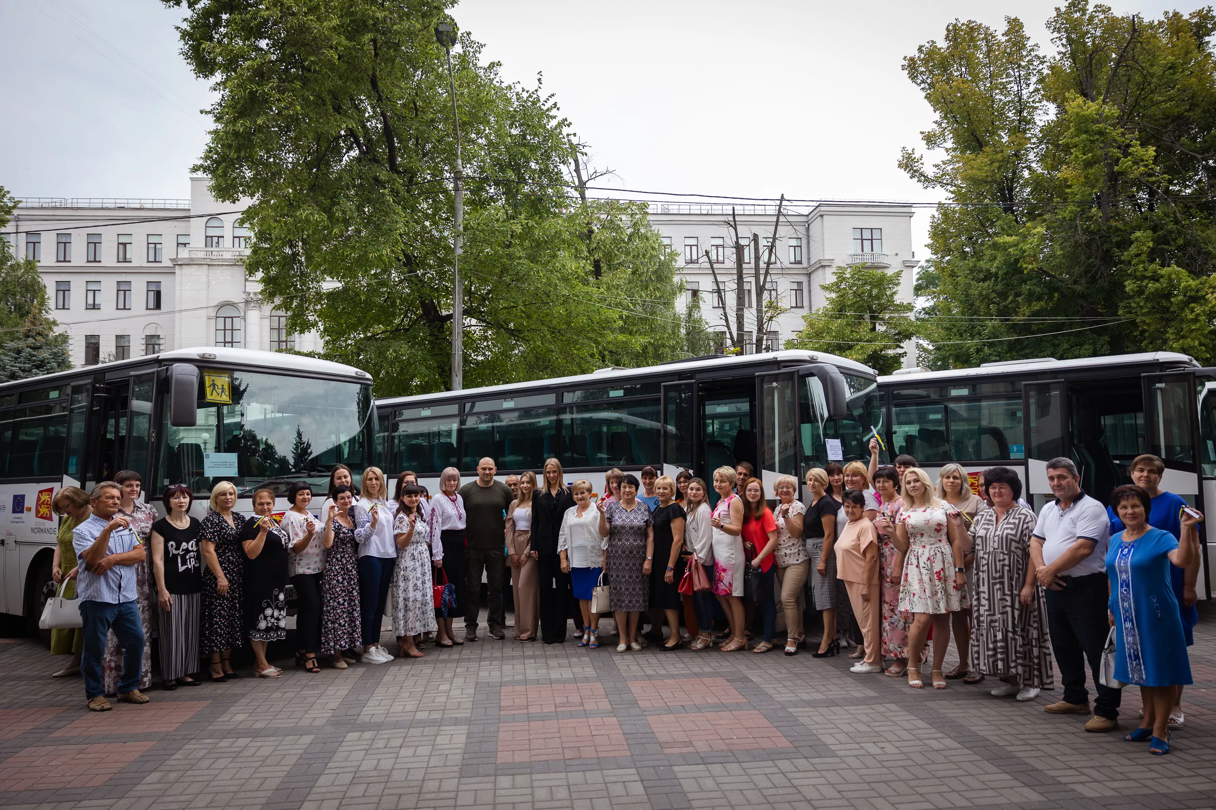 Автобуси для дніпропетровських шкіл передали із Франції